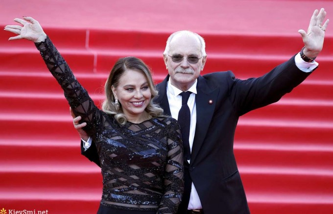 Мария Захарова рассказала об истории создания песни с открытия ММКФ Мария Захарова рассказала об истории создания песни с открытия ММКФ